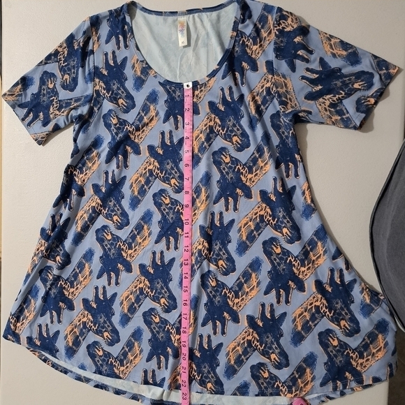 Lularoe Perfect T giraffe print XS - Picture 5 of 8